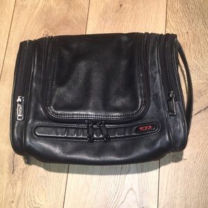 TUMI Black 100% Leather Hanging Toiletry Bag